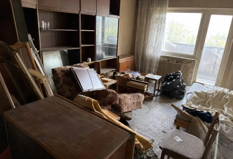 Изпразване на жилища със стари мебели в Лагера