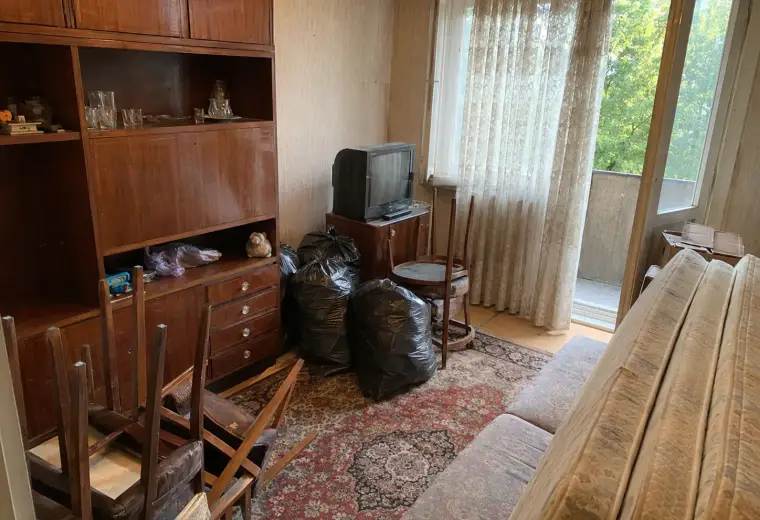 Изпразване на жилища със стари мебели в Хиподрума