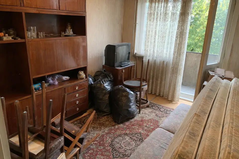 Изпразване на жилища със стари мебели в Хиподрума