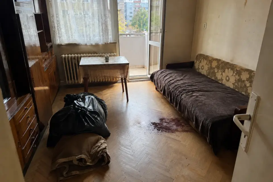 Почистване на кръв след инцидент в Бенковски